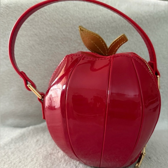 Disney | Snow White Apple Purse - Picture 3 of 15